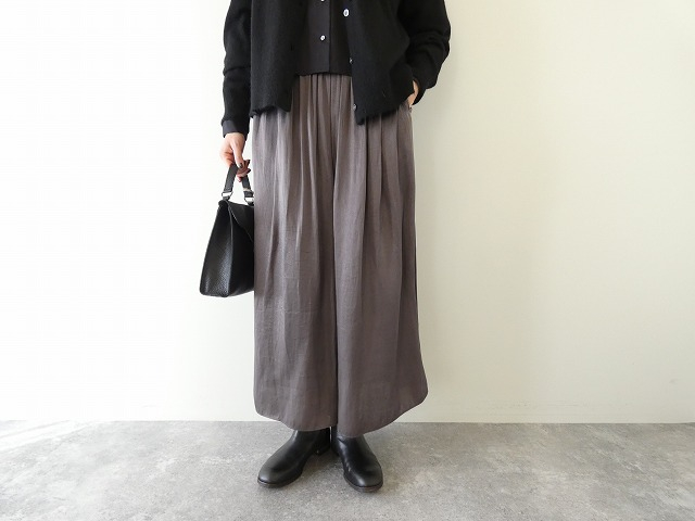 割繊パウダーサテンギャザースカンツ