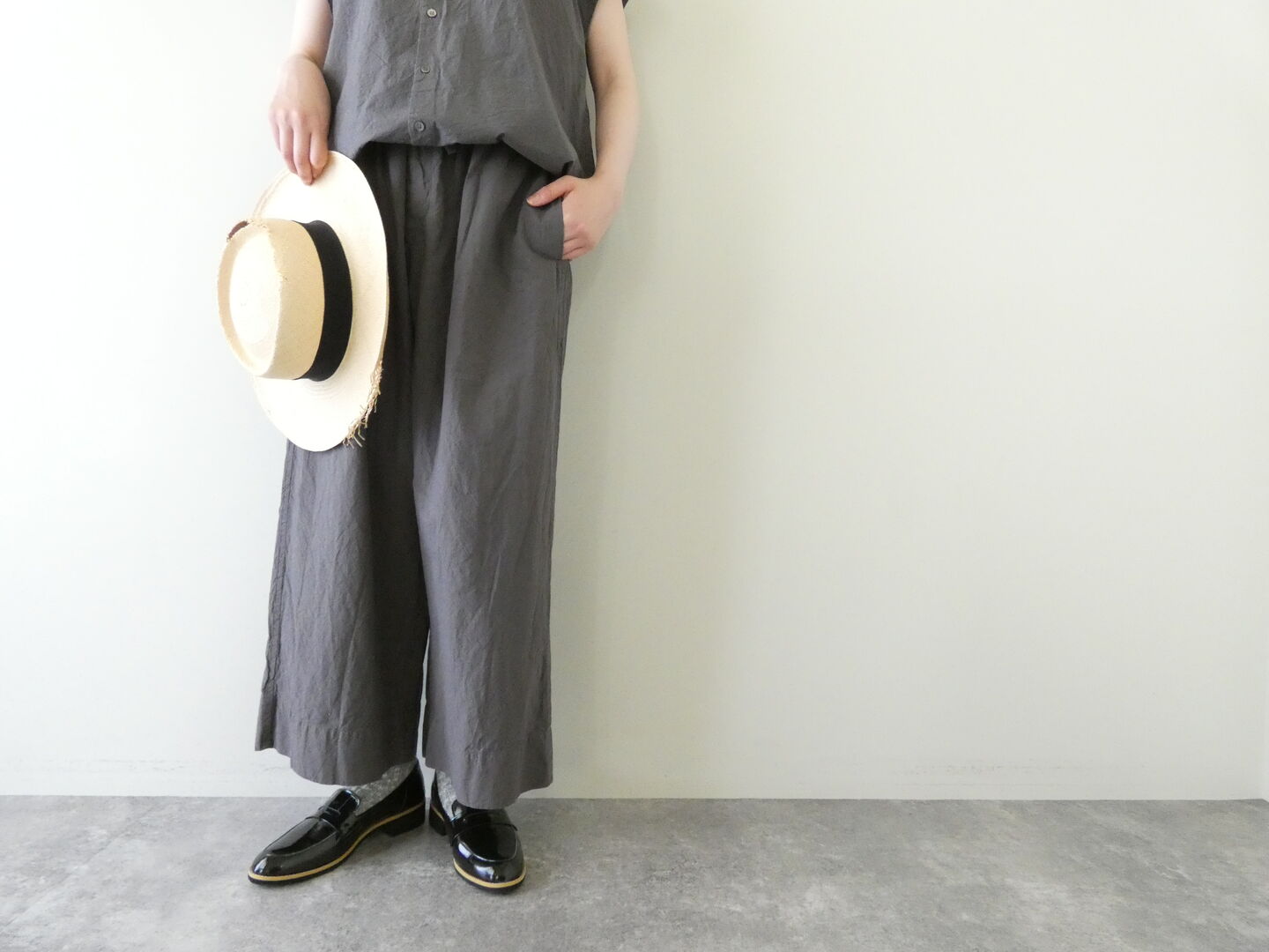 シュリンクワイドパンツ